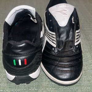 Diadora Soccer Cleats Shoes Size 3.5 Youth Veneto MD JR Black White EUC